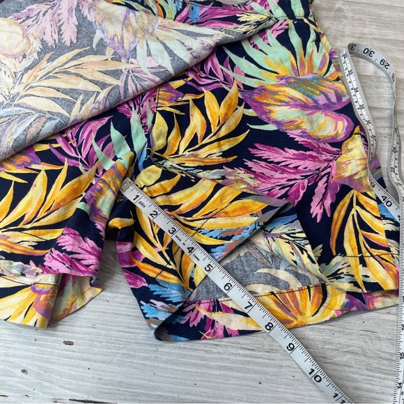 St. John’s Bay Linen Blend Wrap Skort Tropical Coastal Palm Leaf Women’s size 8 - Picture 10 of 11